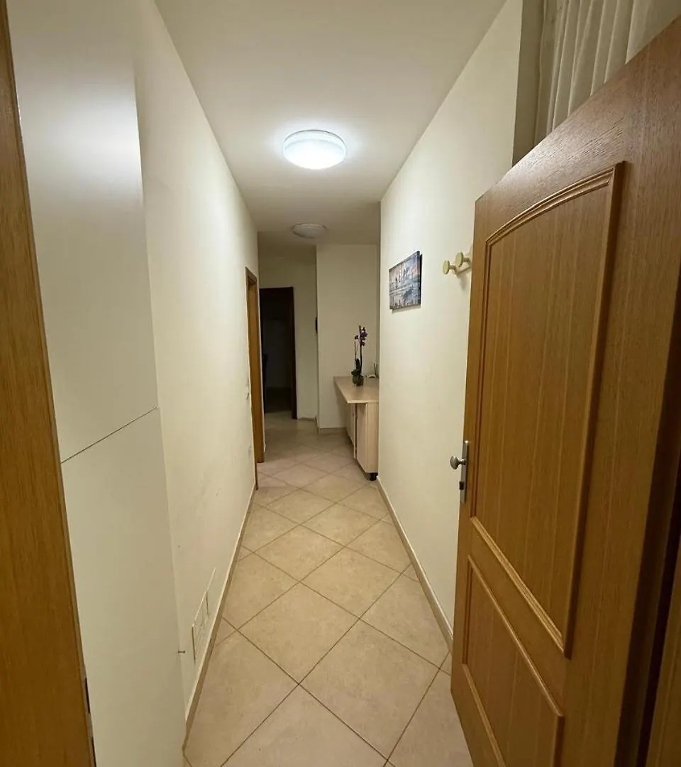 Noemi Apartment Tiran